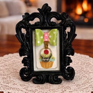 New! Black Framed Ring Display With Cute Bow & Cupcake